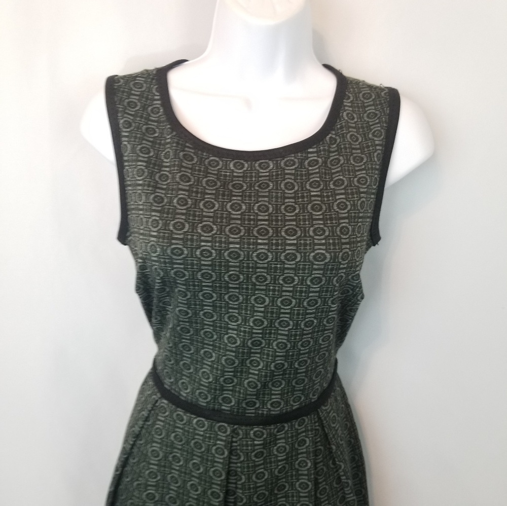Max Studio Pleated Green Dress - Picture 3 of 8